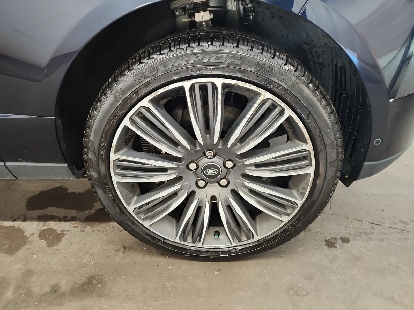 Right Front Wheel/Tire Photo