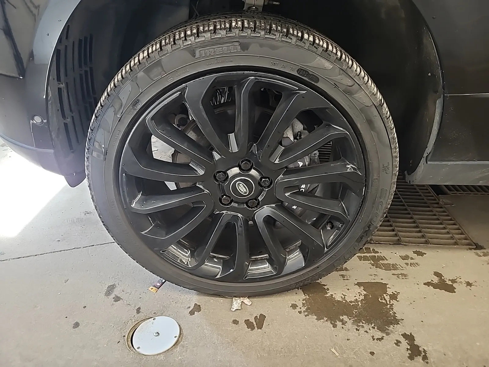 Front driver wheel/tire photo