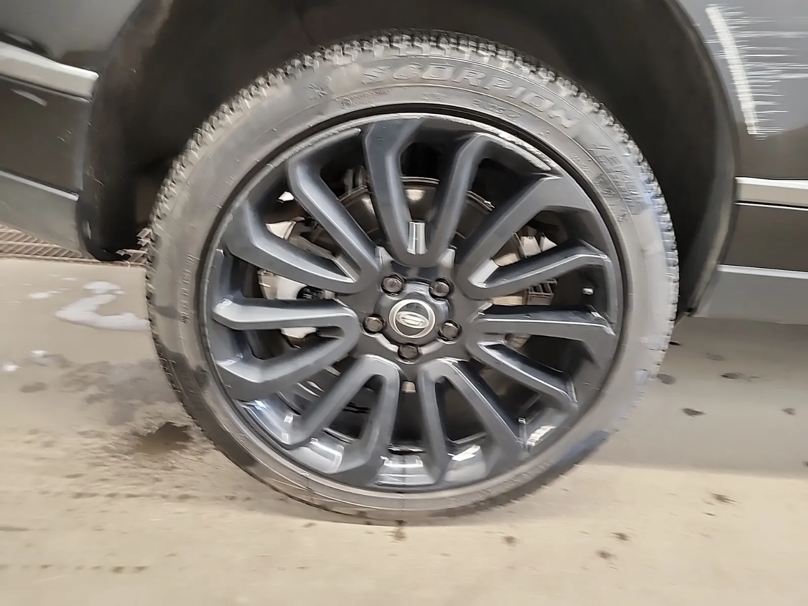 Right Rear Wheel/Tire Photo