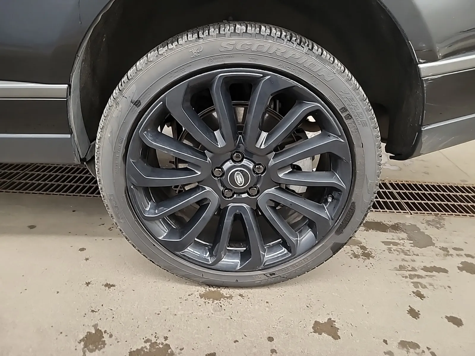 Left Rear Wheel/Tire Photo