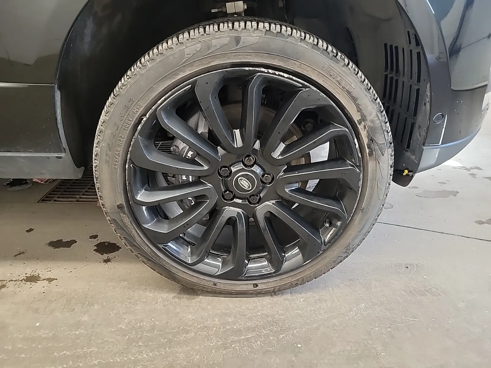 Right Front Wheel/Tire Photo
