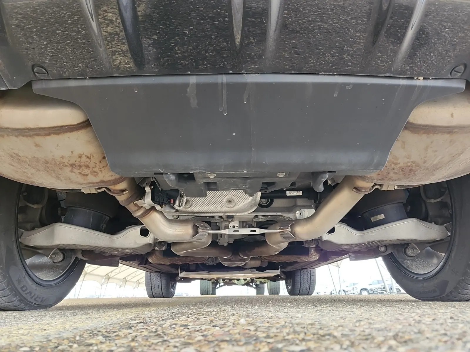 Undercarriage - Rear Photo