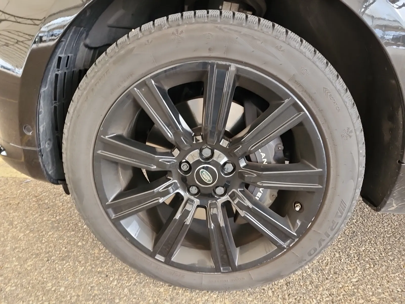 Front driver wheel/tire photo