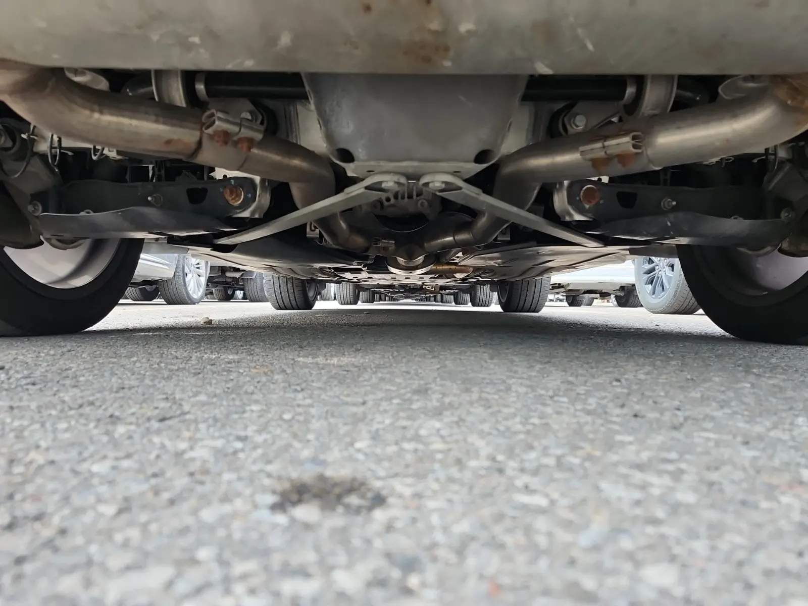 Undercarriage - Rear Photo