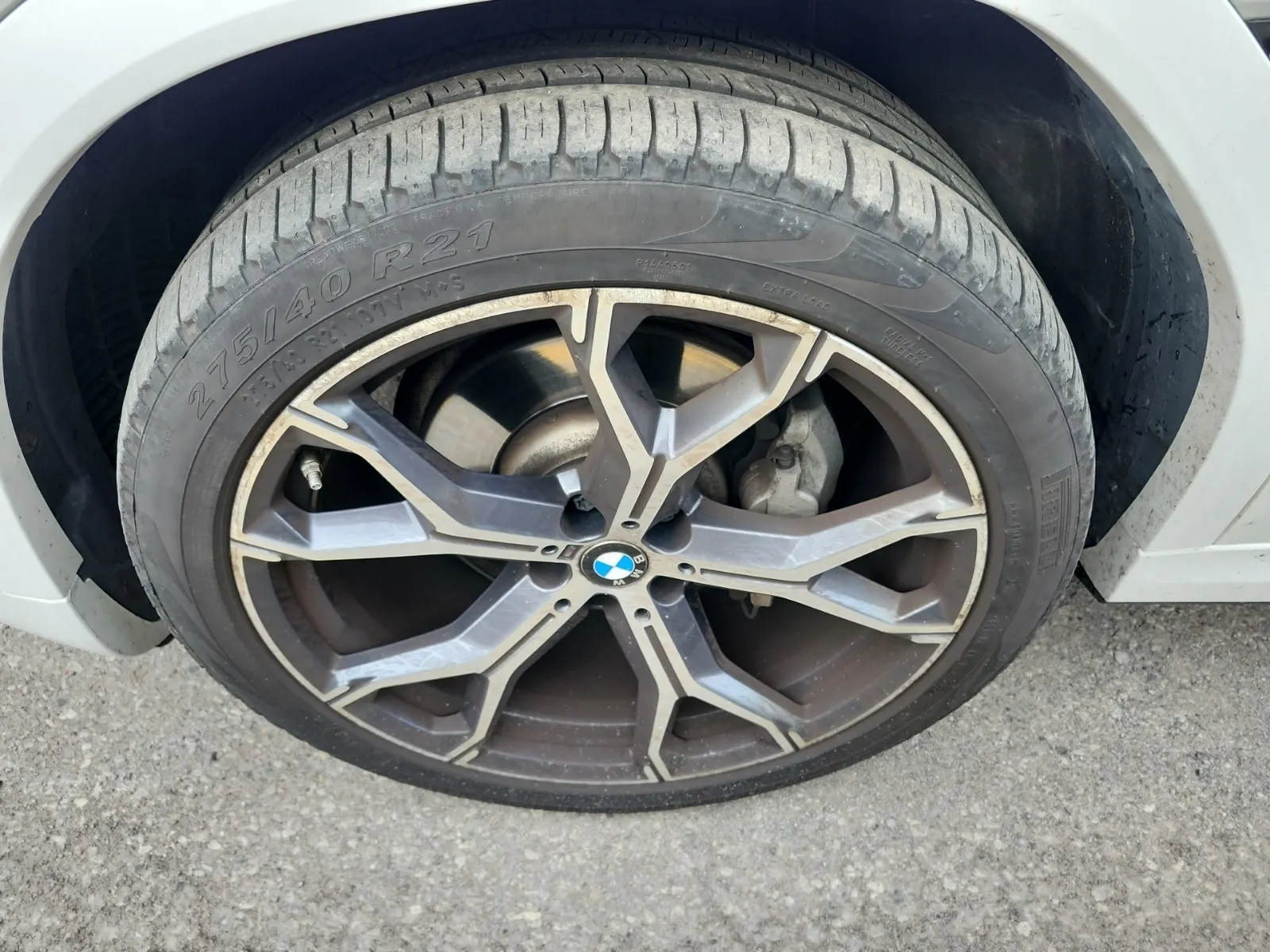 Front driver wheel/tire photo