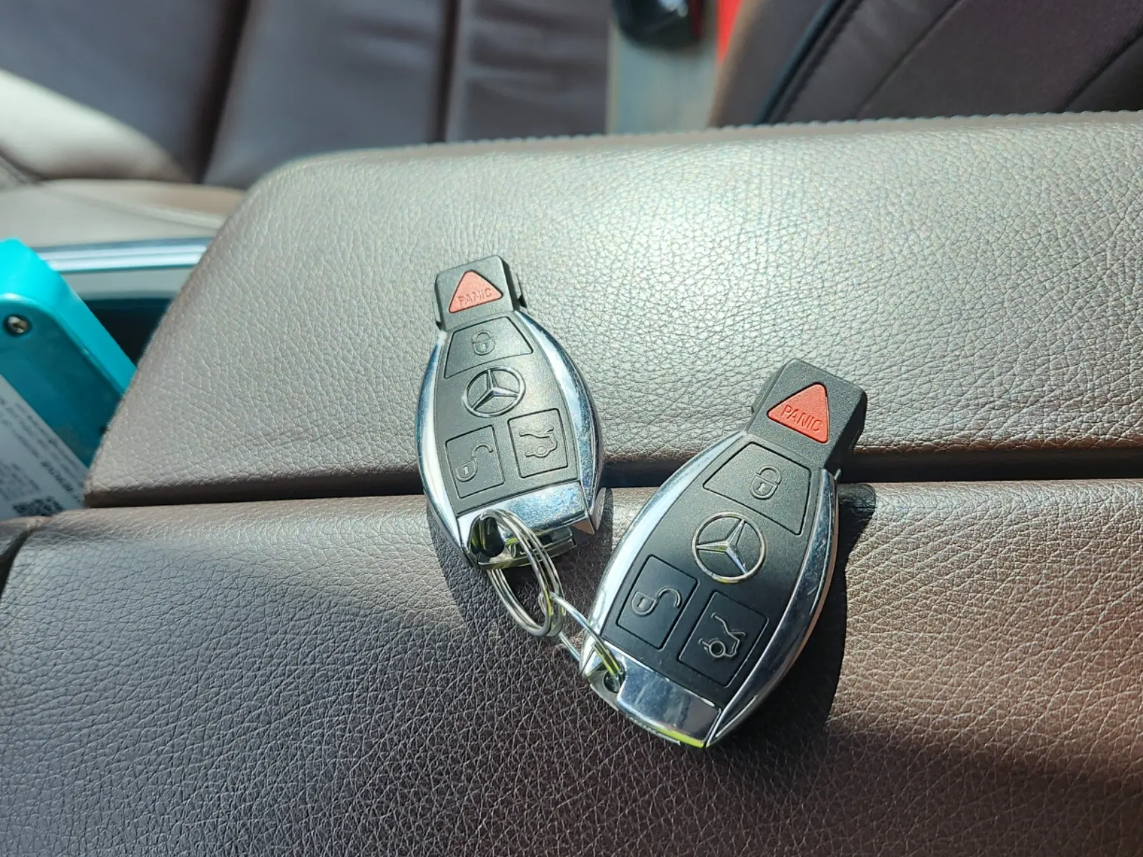 Keys/Fobs/Manual Photo