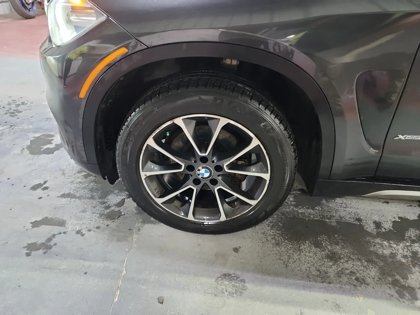 Front driver wheel/tire photo