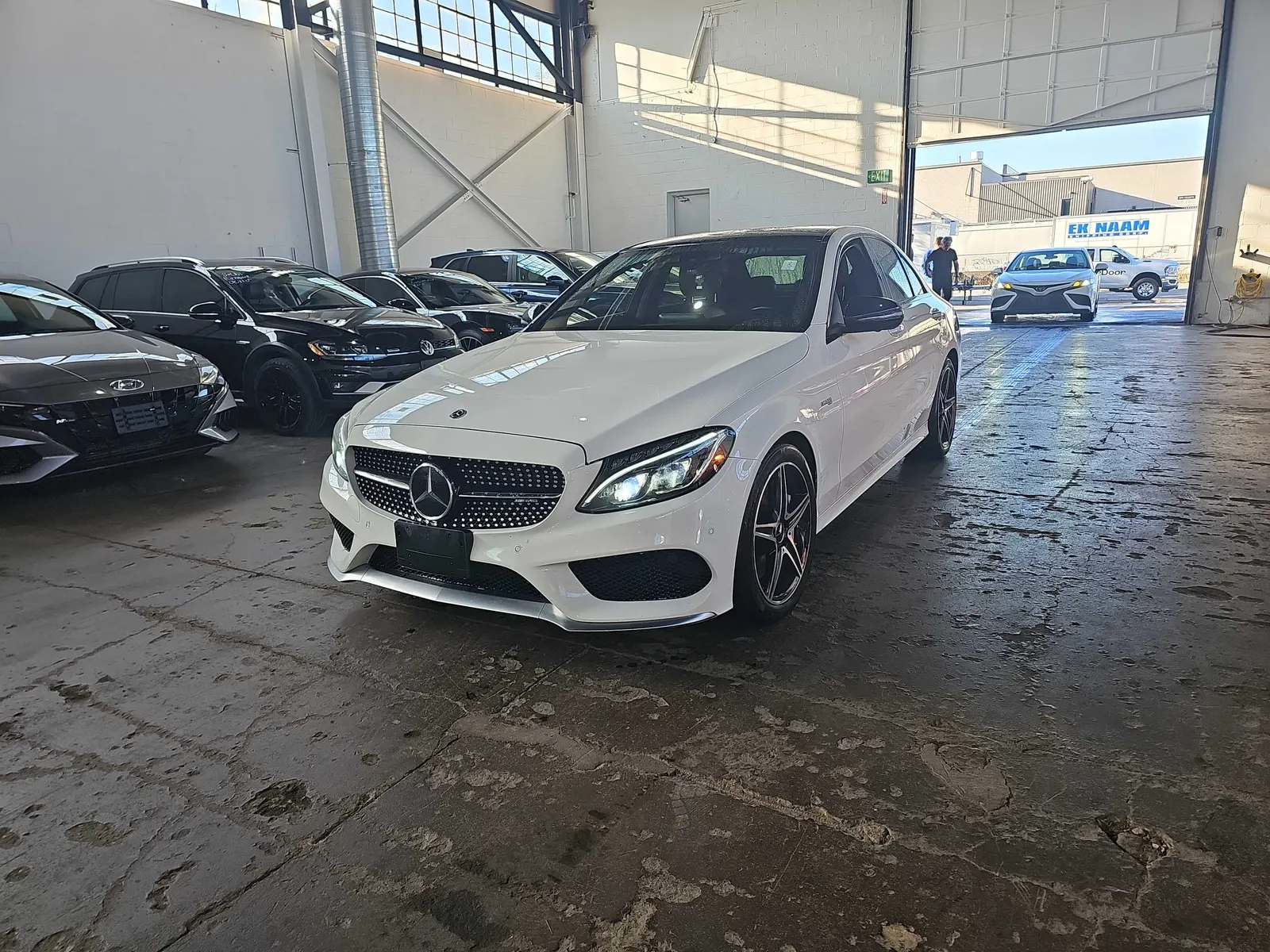3/4 Front (Main image)