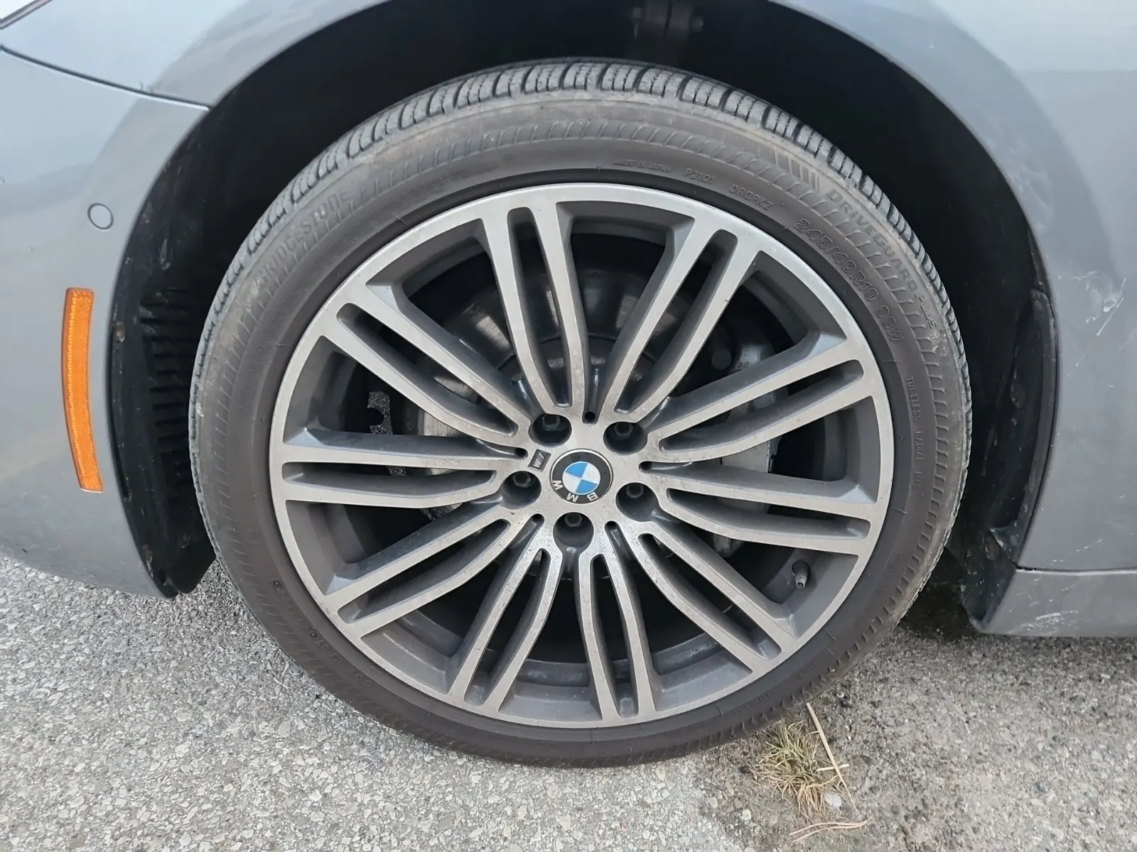 Front driver wheel/tire photo