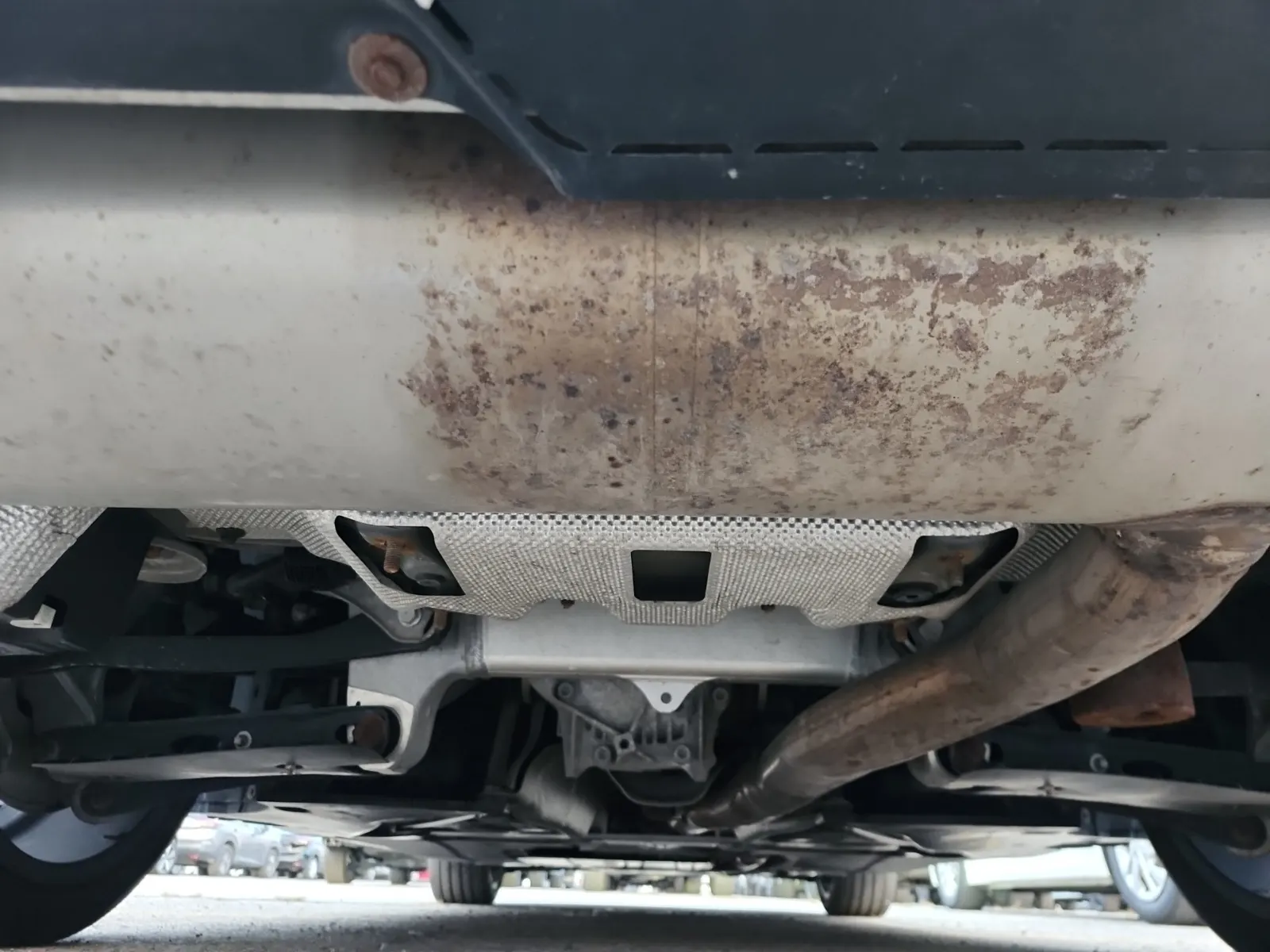 Undercarriage - Rear Photo