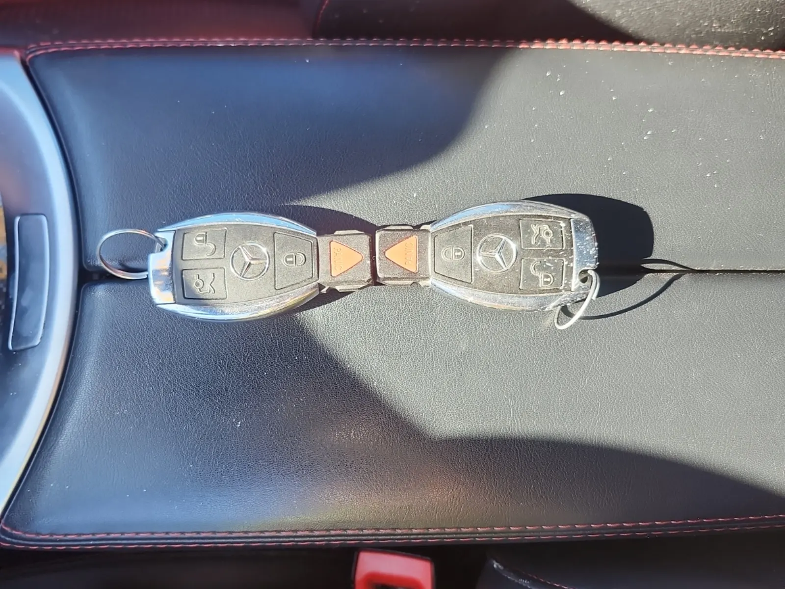 Keys/Fobs/Manual Photo
