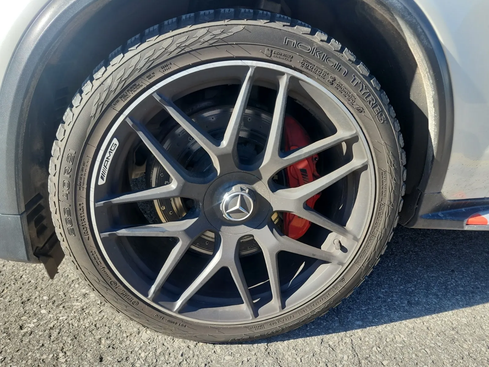 Front driver wheel/tire photo