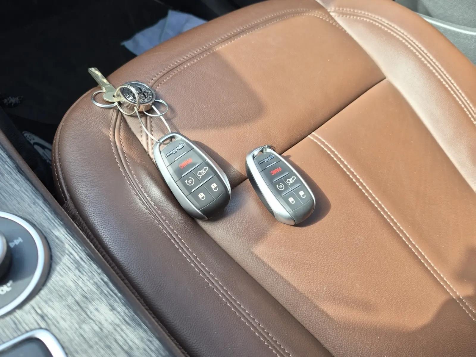 Keys/Fobs/Manual Photo