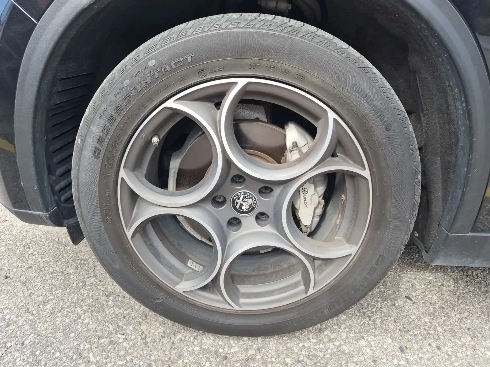Front driver wheel/tire photo
