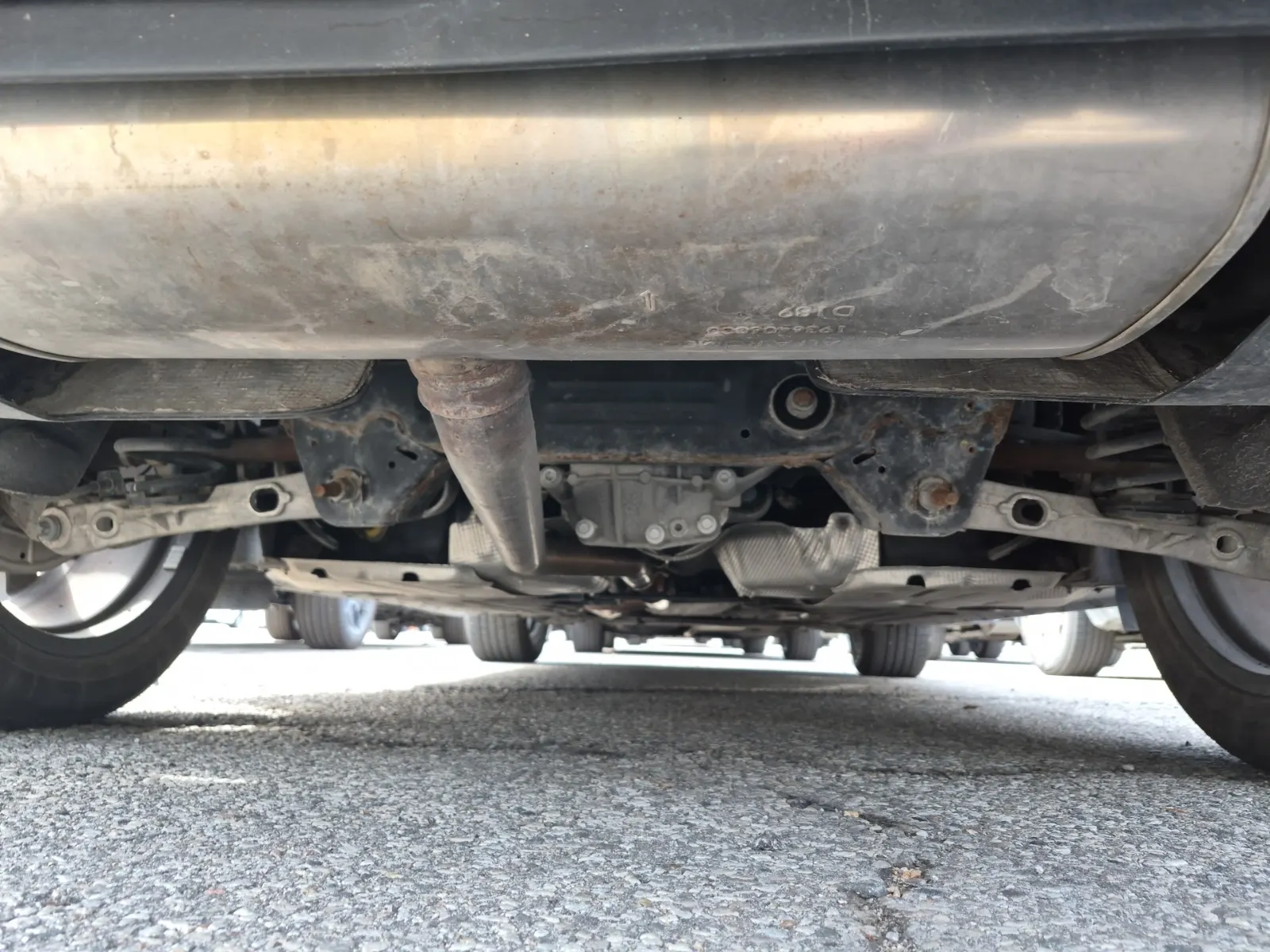 Undercarriage - Rear Photo