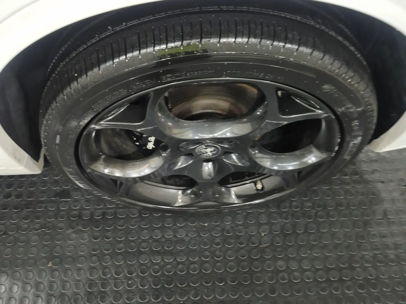 Right Front Wheel/Tire Photo