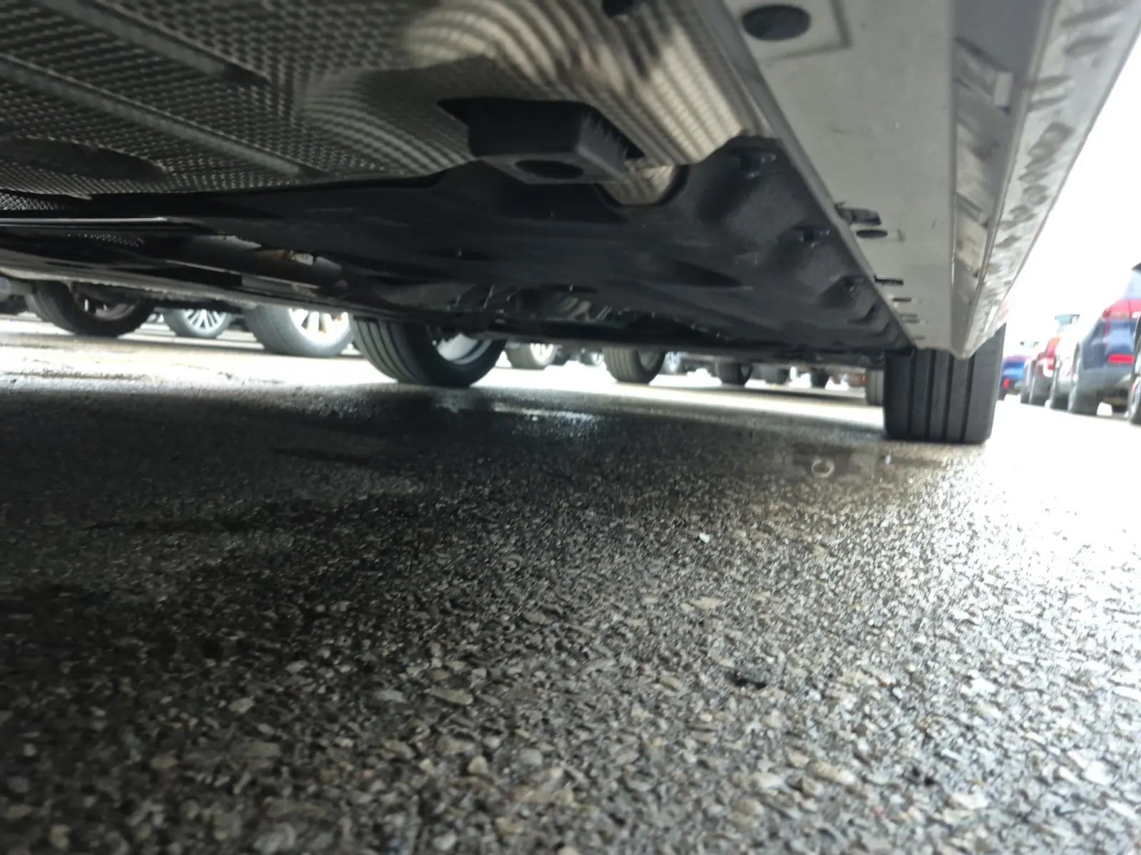 Undercarriage - Passenger Photo