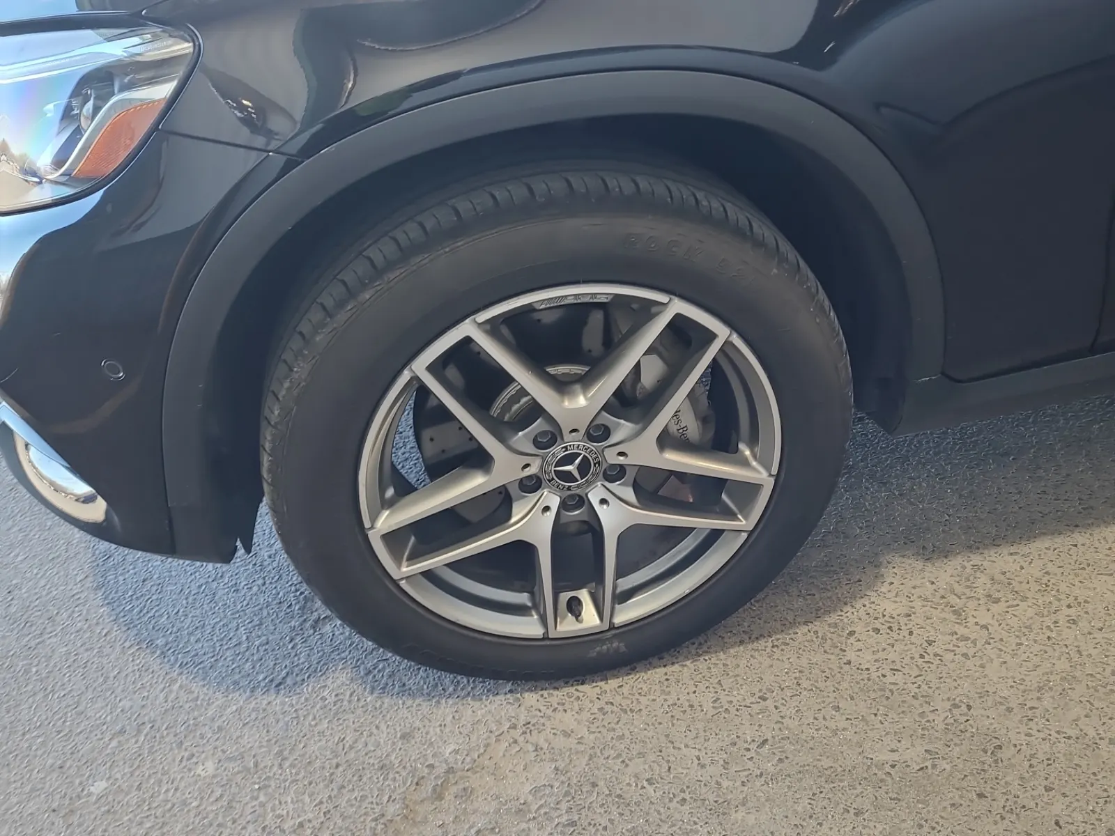 Front driver wheel/tire photo