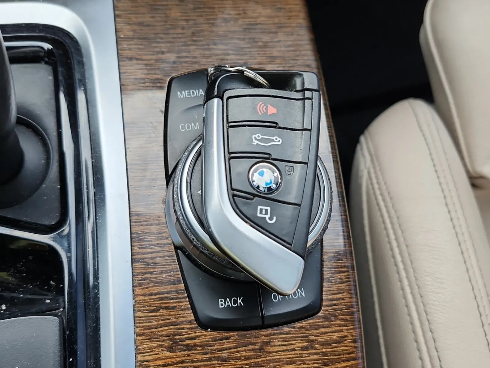 Keys/Fobs/Manual Photo