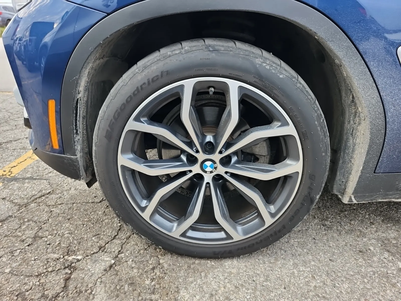 Front driver wheel/tire photo
