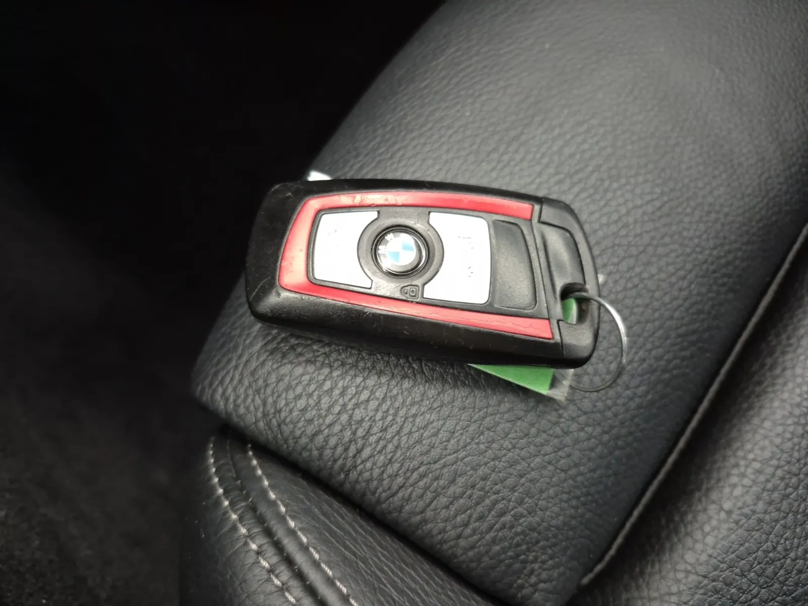 Keys/Fobs/Manual Photo