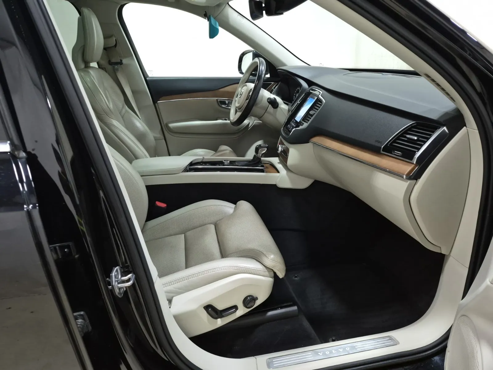 Right Side Interior Photo