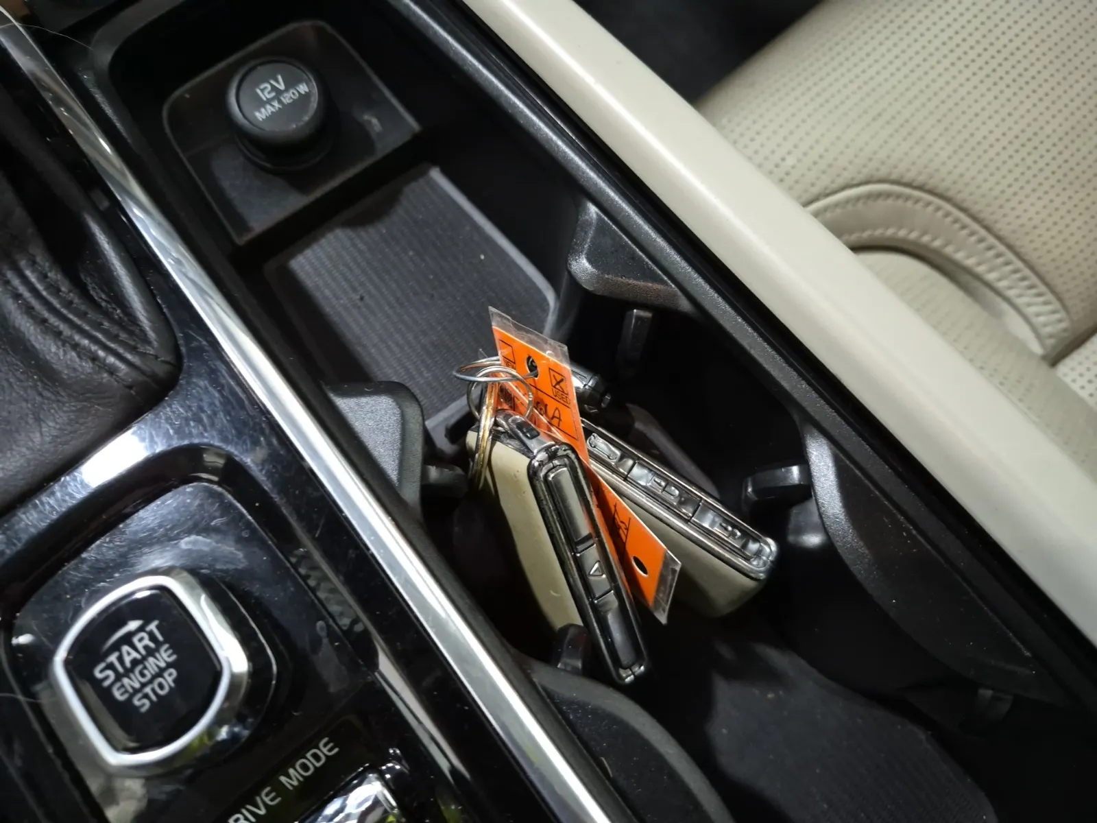 Keys/Fobs/Manual Photo