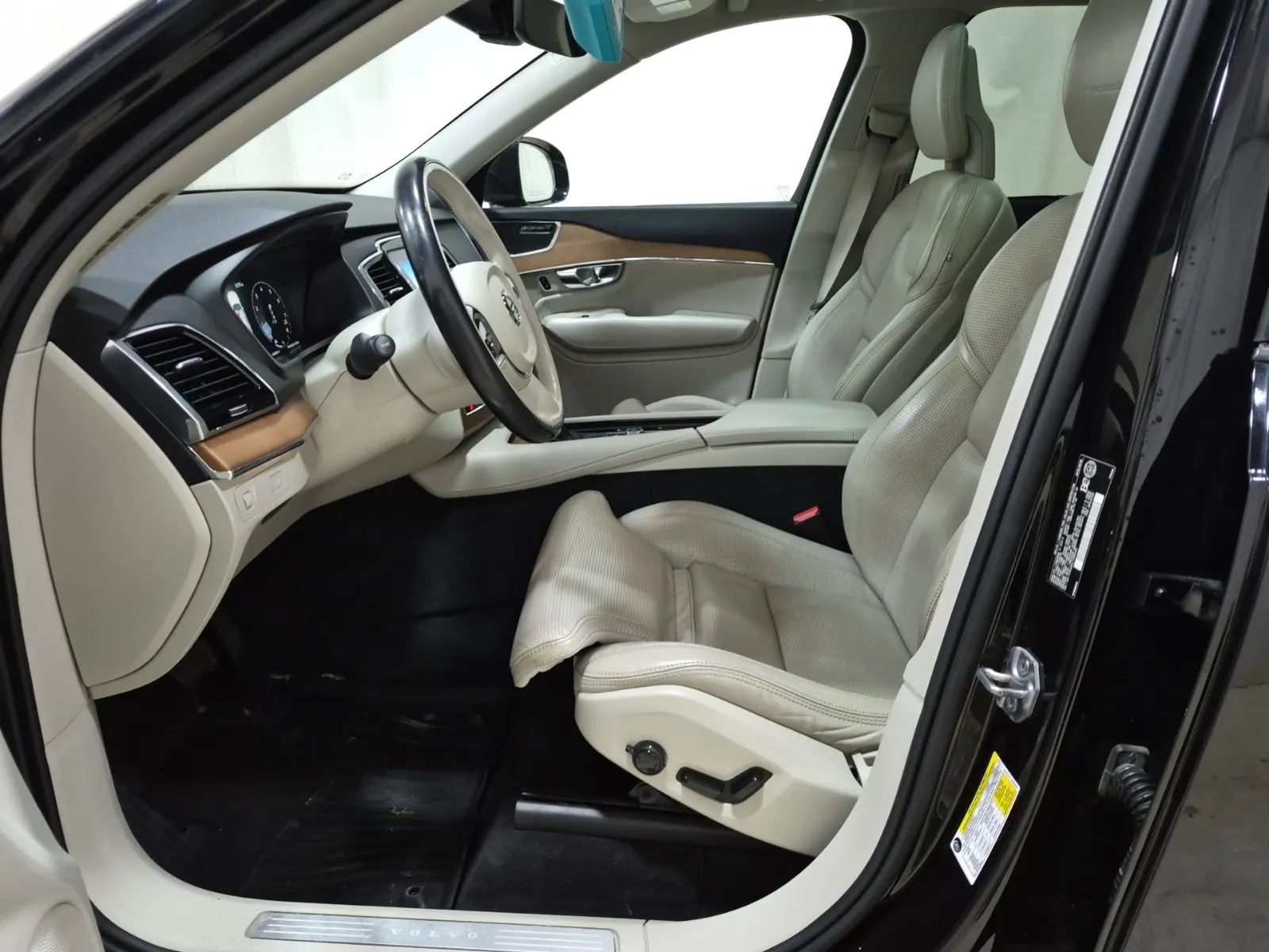 Front Interior Photo