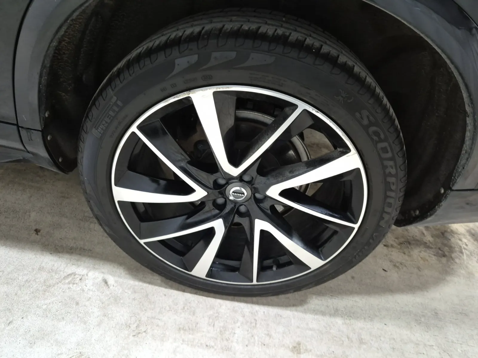 Left Rear Wheel/Tire Photo