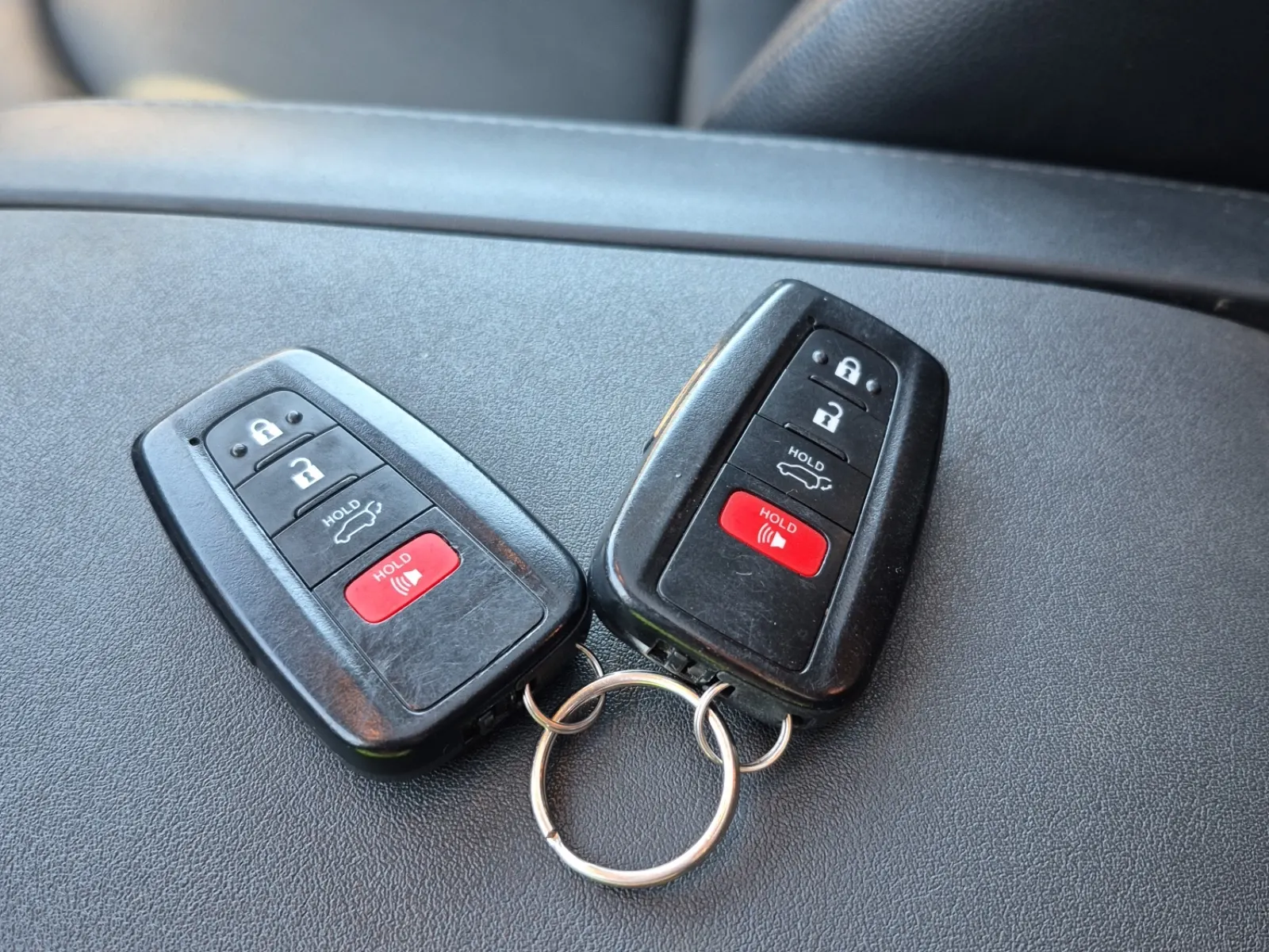 Keys/Fobs/Manual Photo