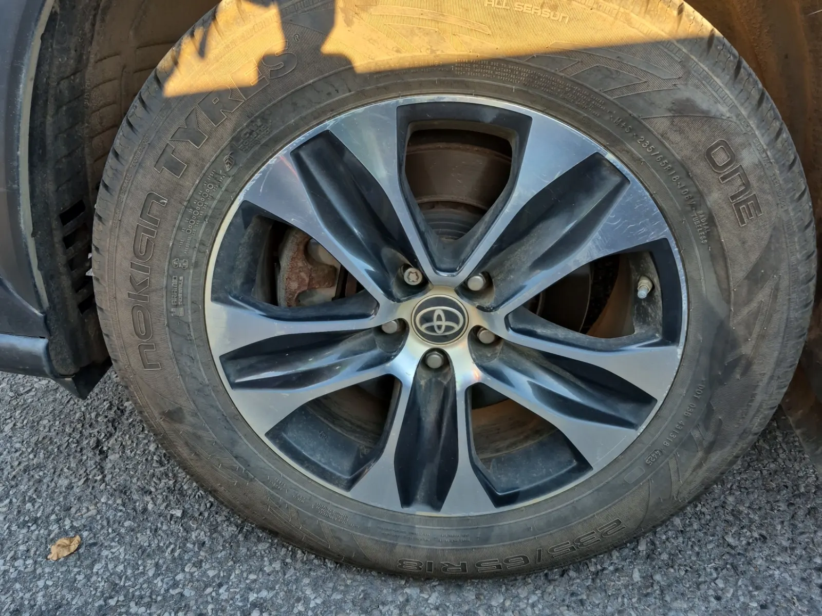 Front driver wheel/tire photo