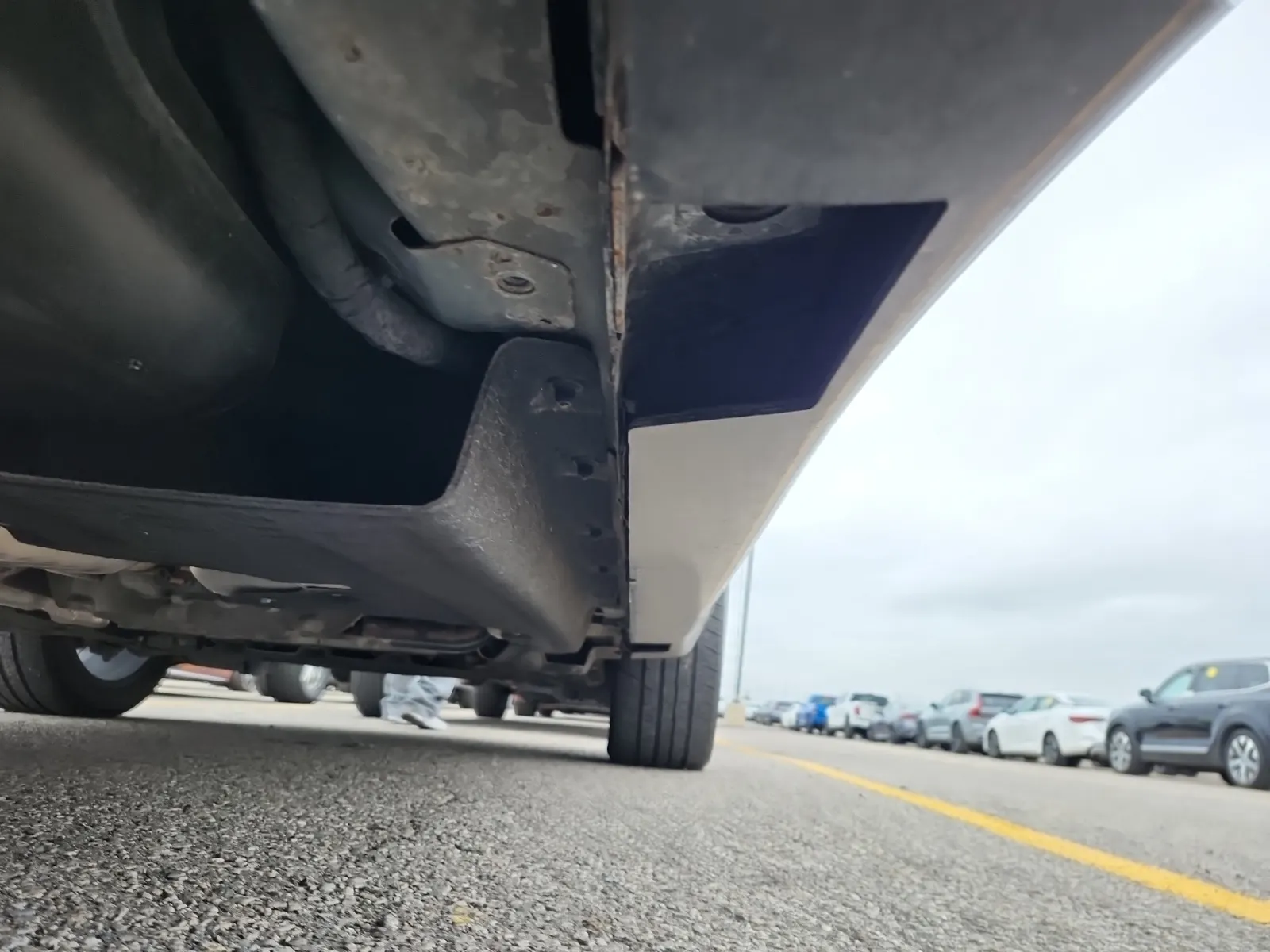 Undercarriage - Passenger Photo