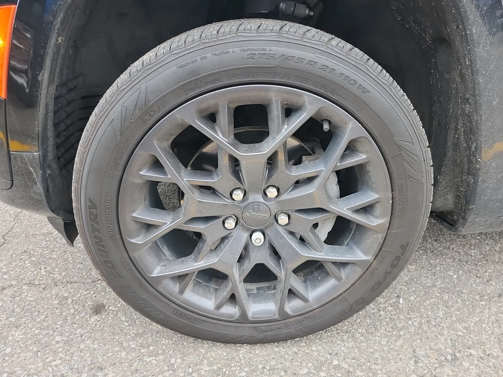 Front driver wheel/tire photo