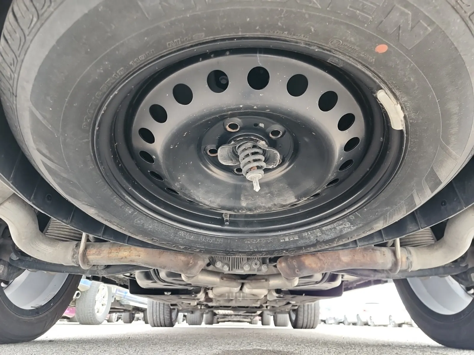 Undercarriage - Rear Photo