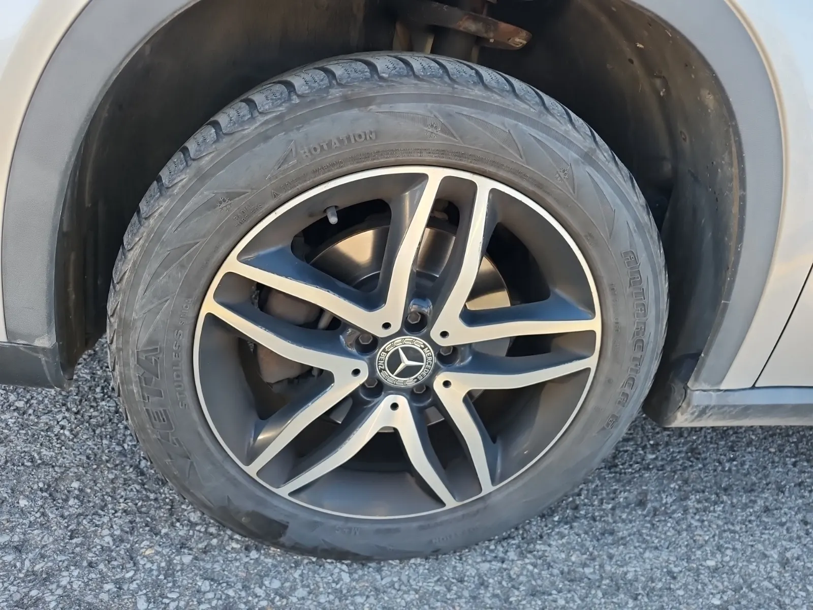 Front driver wheel/tire photo