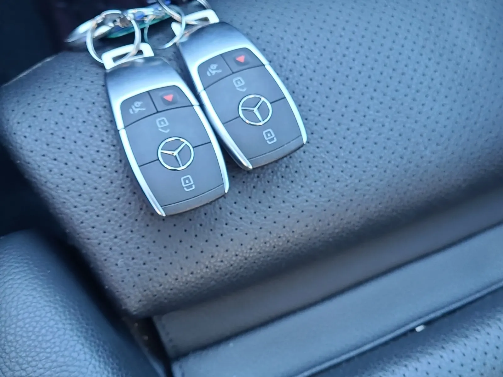 Keys/Fobs/Manual Photo