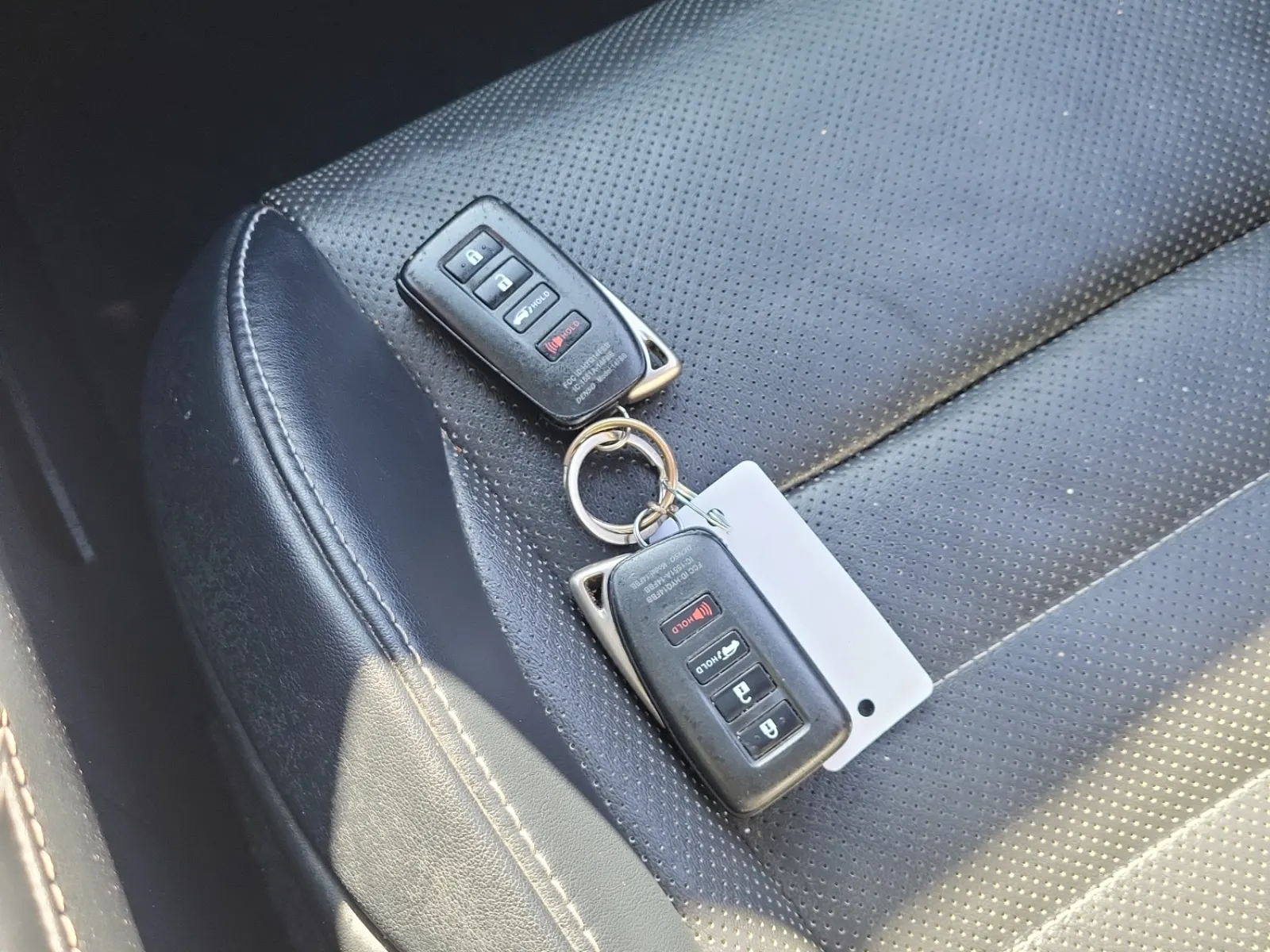 Keys/Fobs/Manual Photo