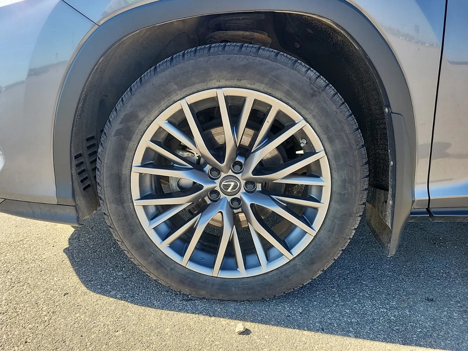 Front driver wheel/tire photo