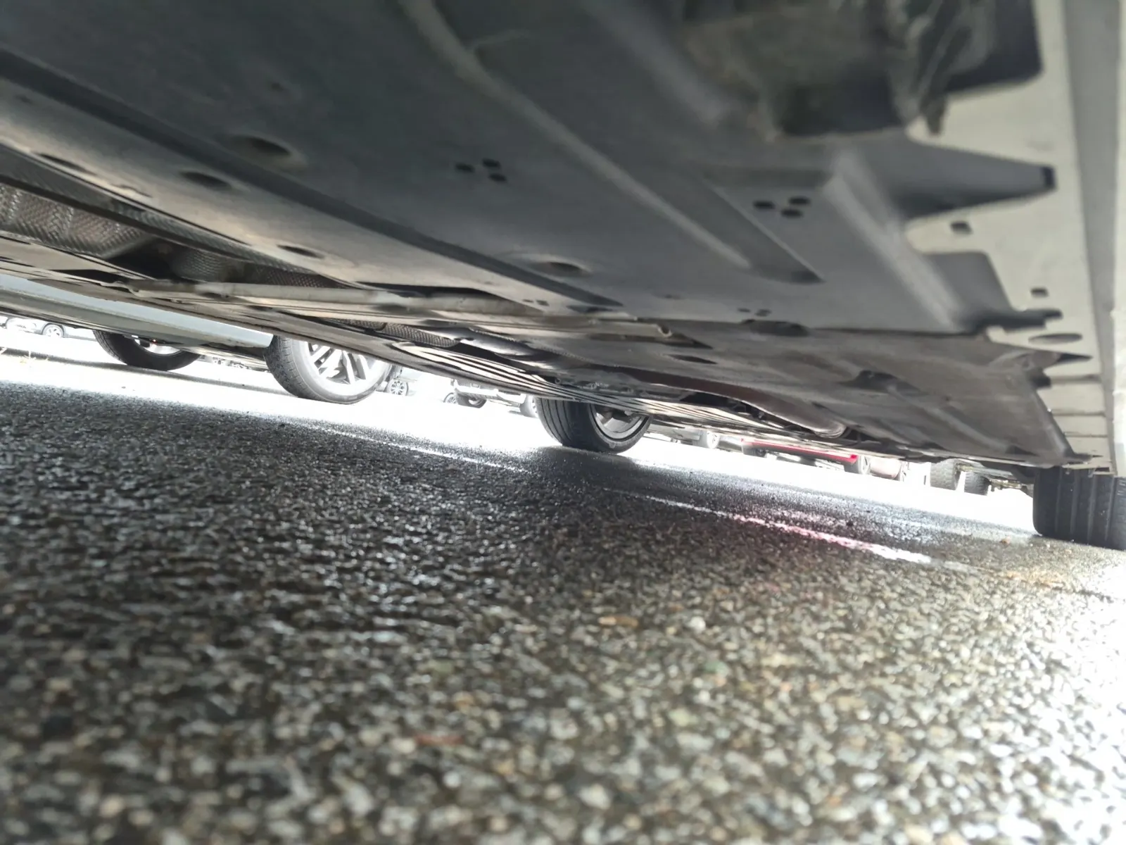 Undercarriage - Passenger Photo