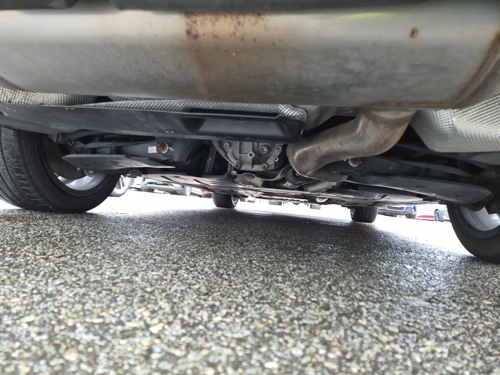 Undercarriage - Rear Photo