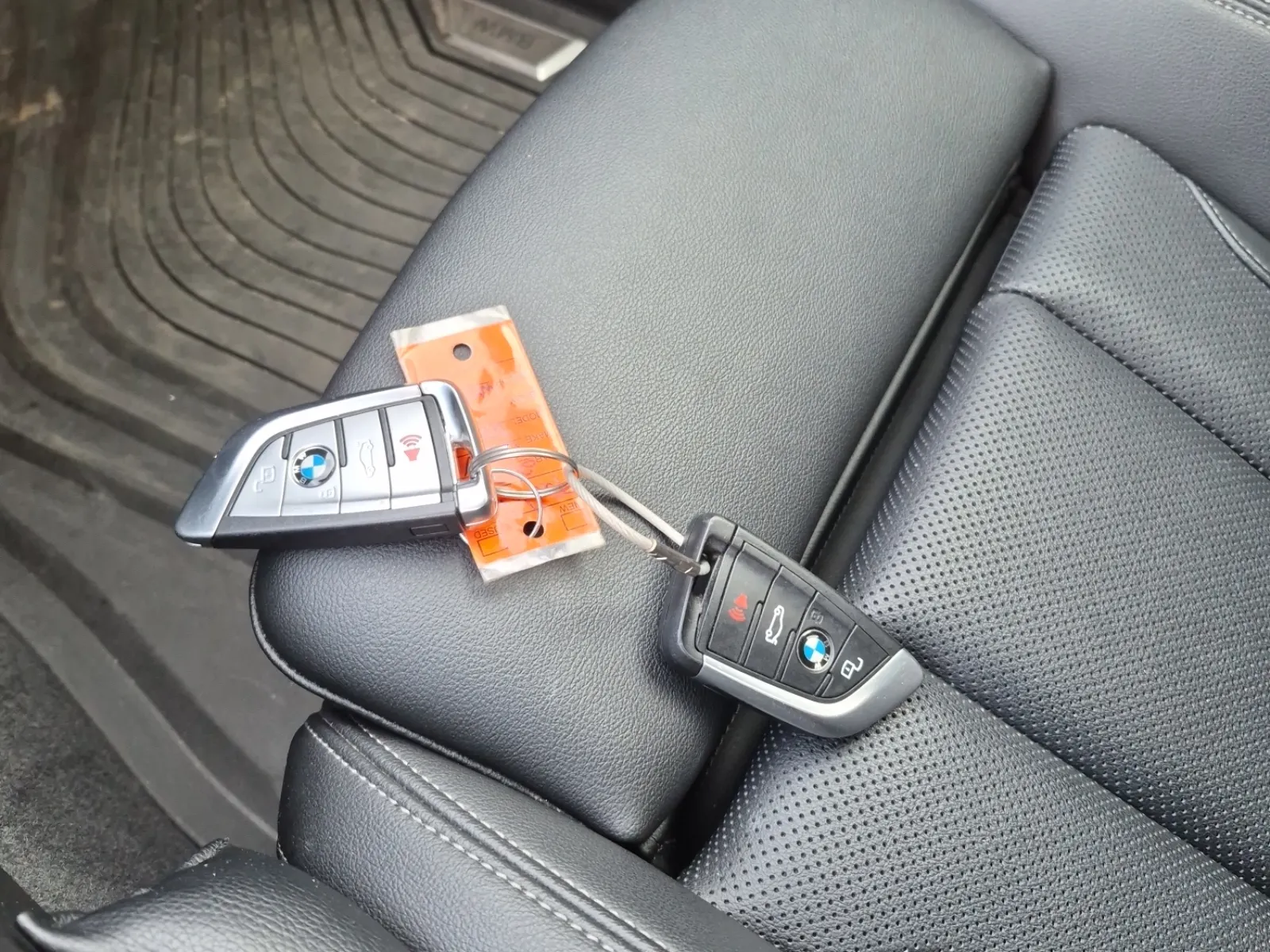 Keys/Fobs/Manual Photo