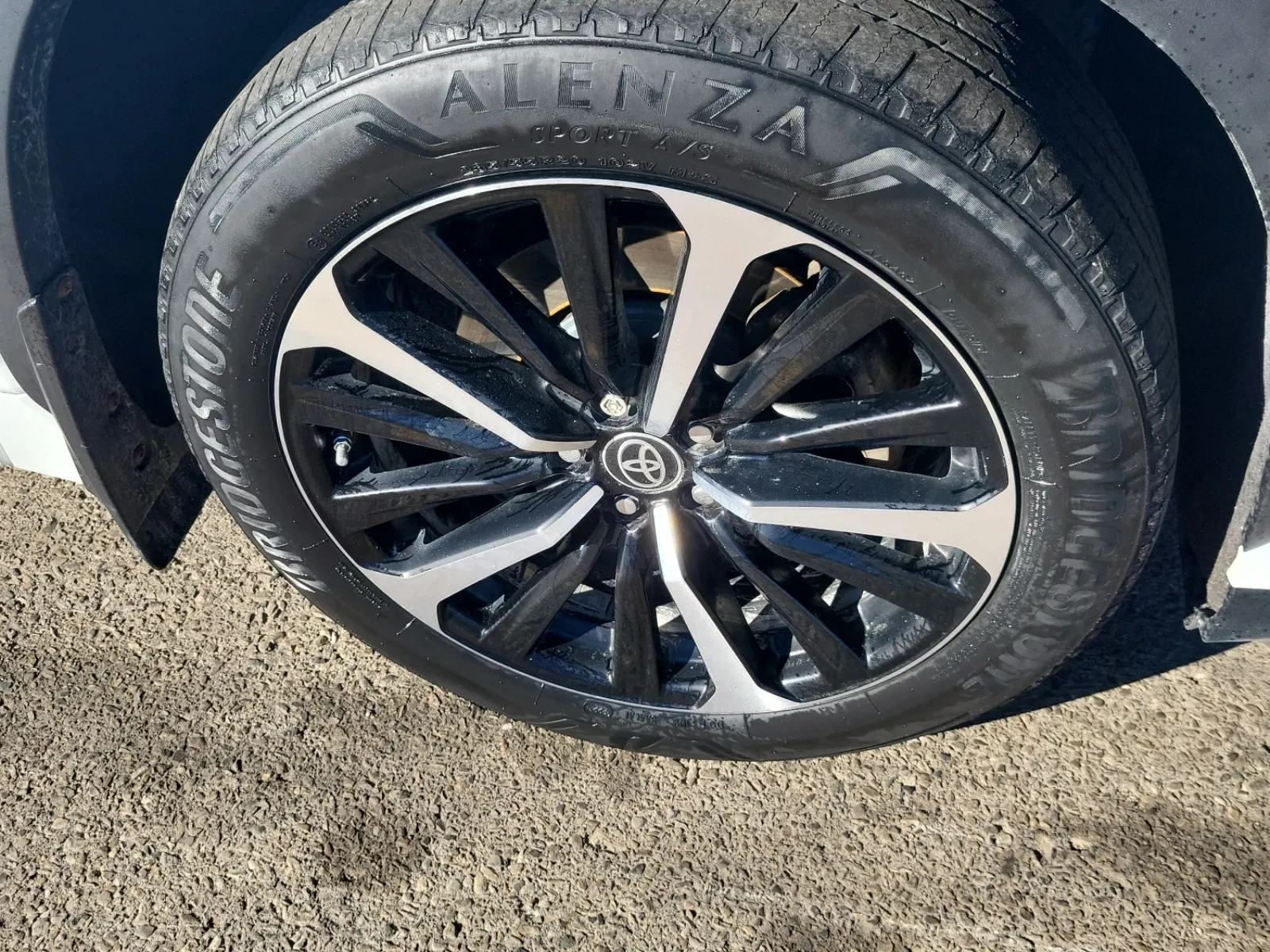 Right Front Wheel/Tire Photo