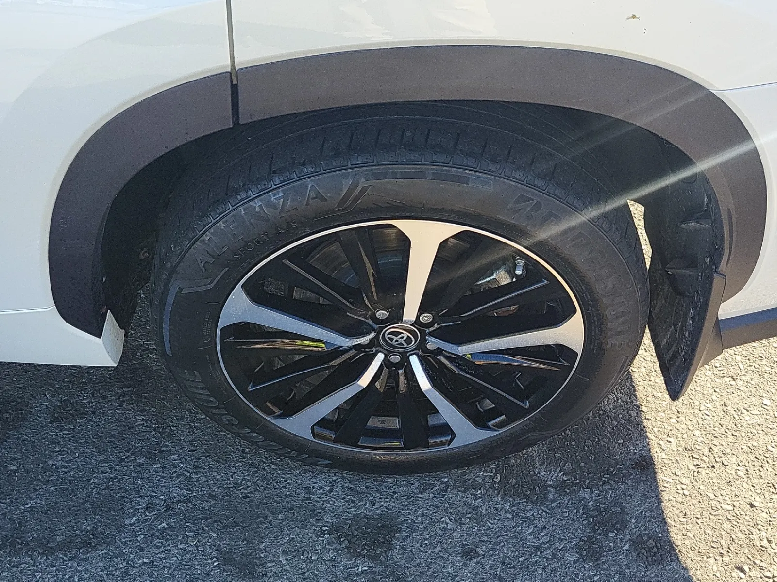 Left Rear Wheel/Tire Photo