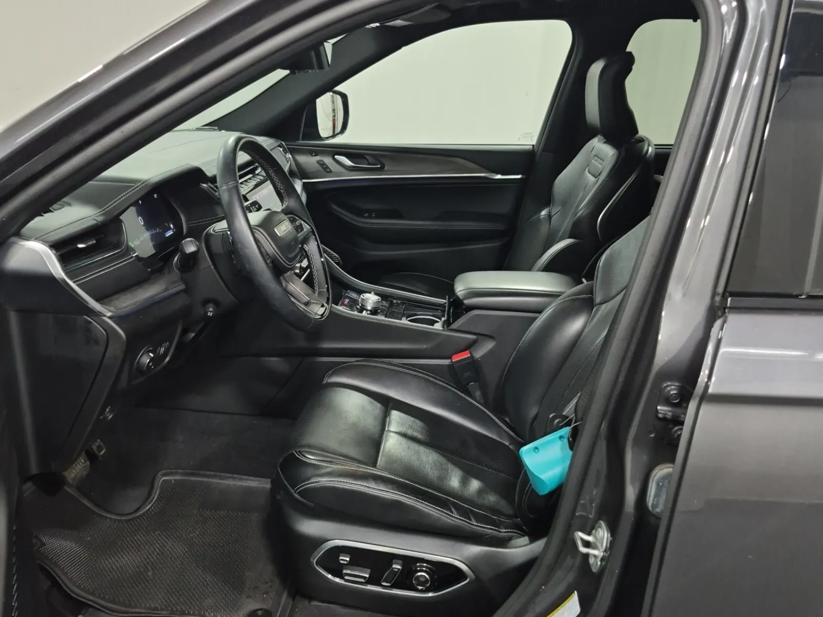 Front Interior Photo