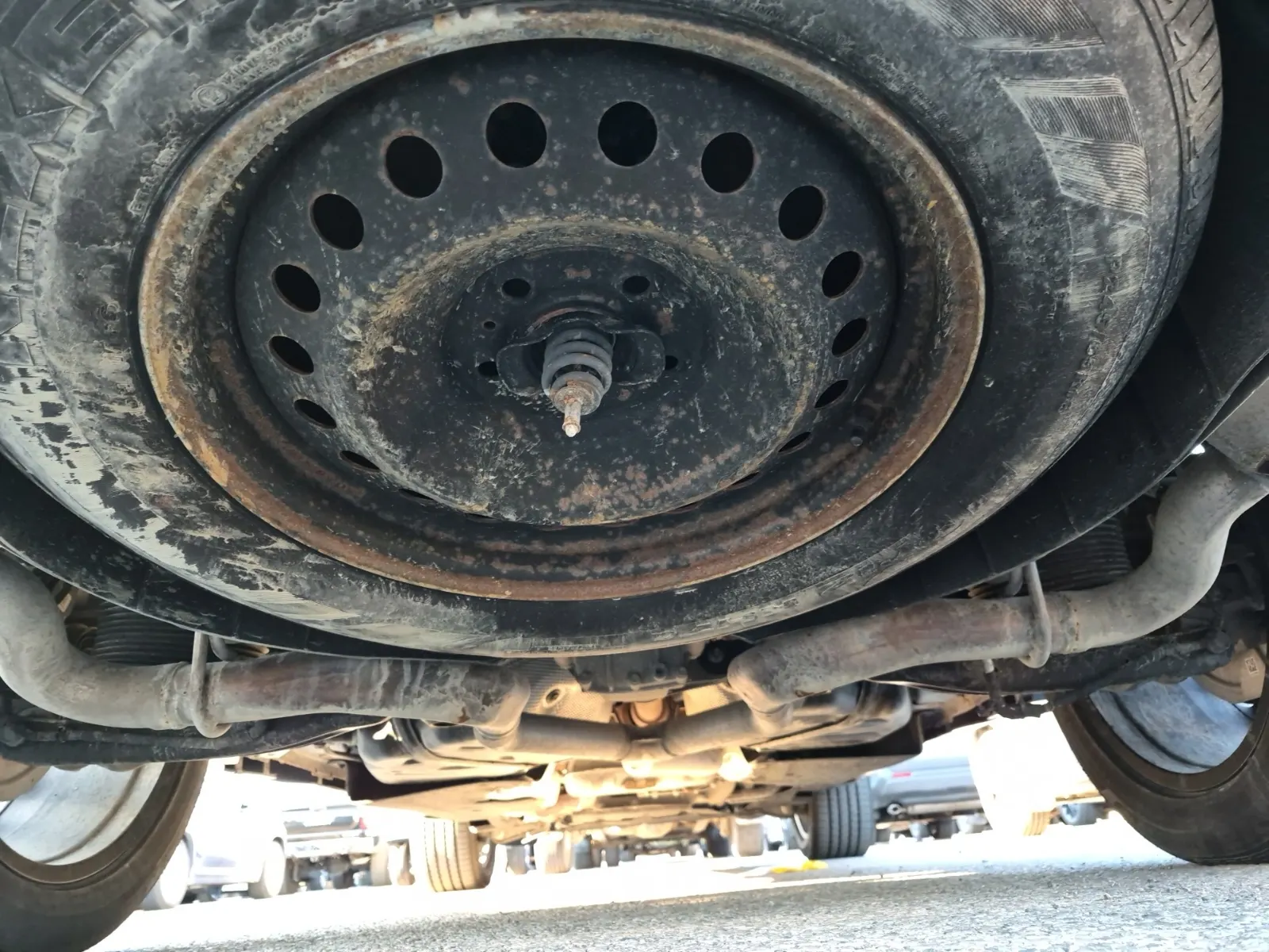 Undercarriage - Rear Photo