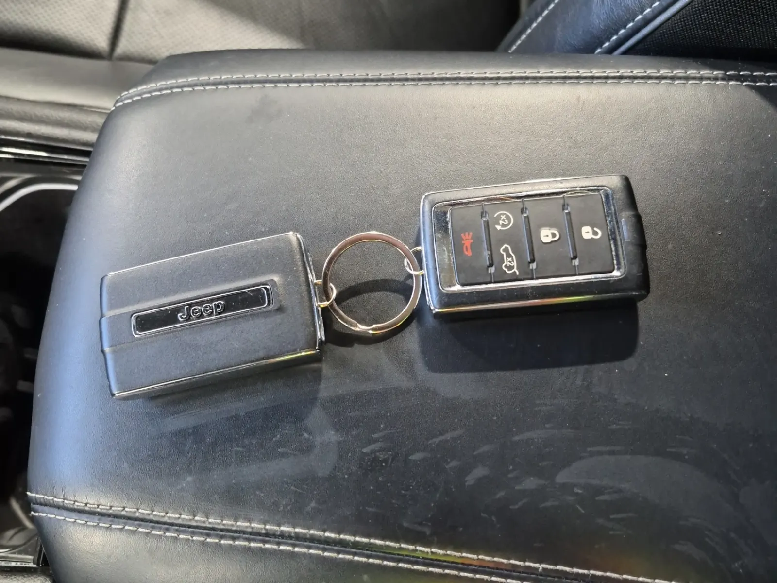Keys/Fobs/Manual Photo