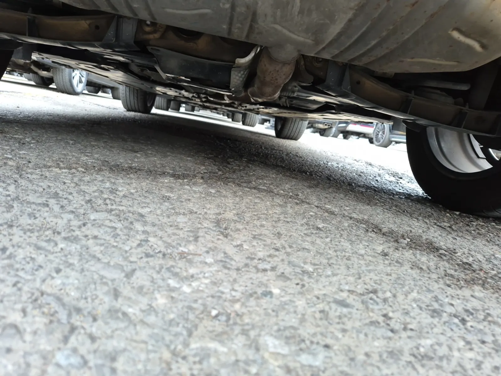 Undercarriage - Rear Photo