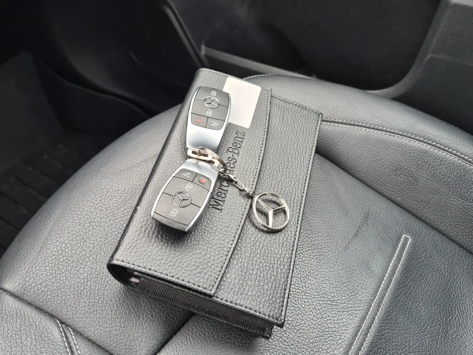 Keys/Fobs/Manual Photo