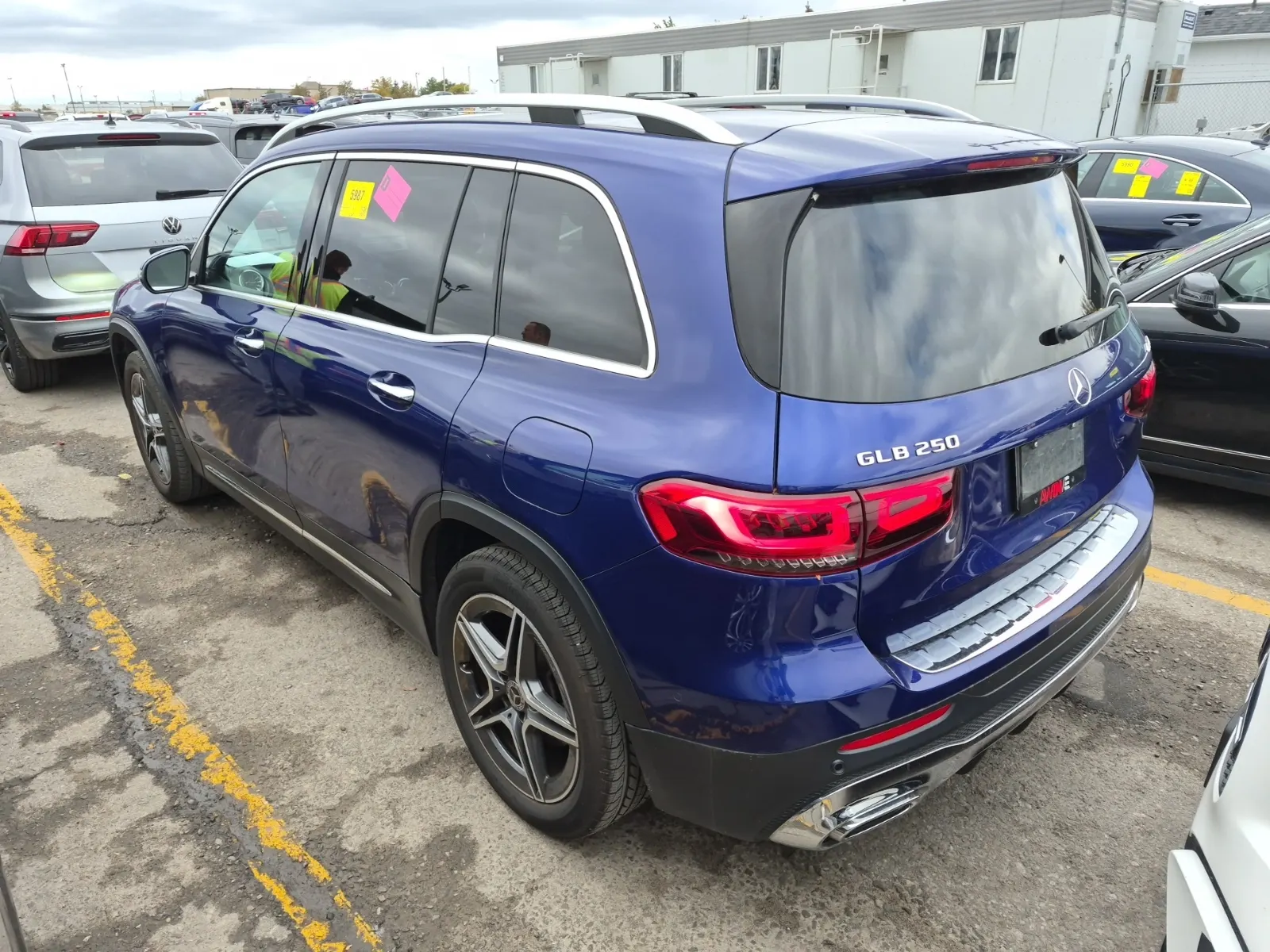 Driver Rear 3/4 Photo