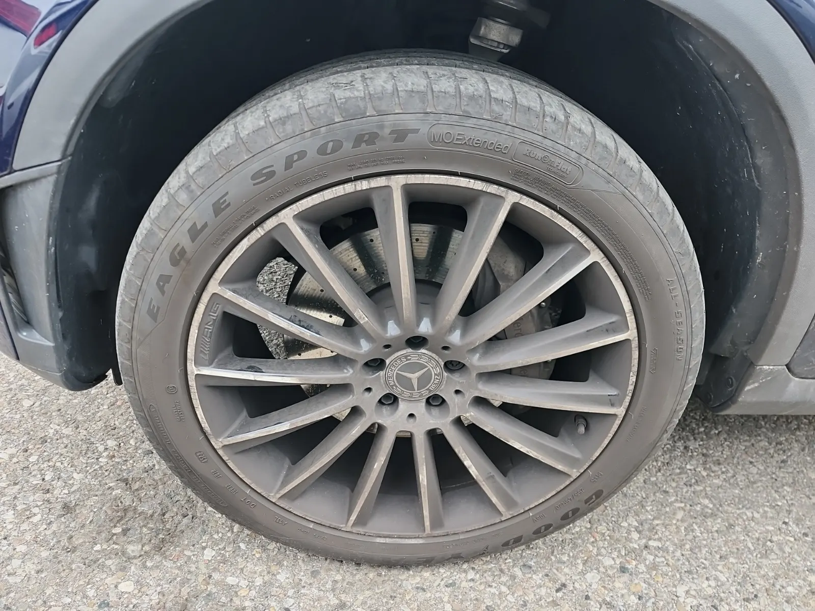 Front driver wheel/tire photo